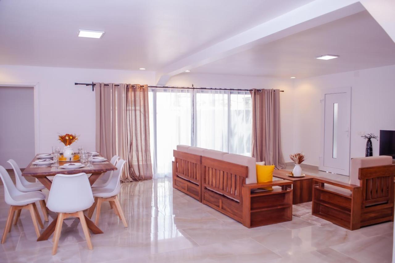 Ampifitia Guest House アンタナナリボ エクステリア 写真