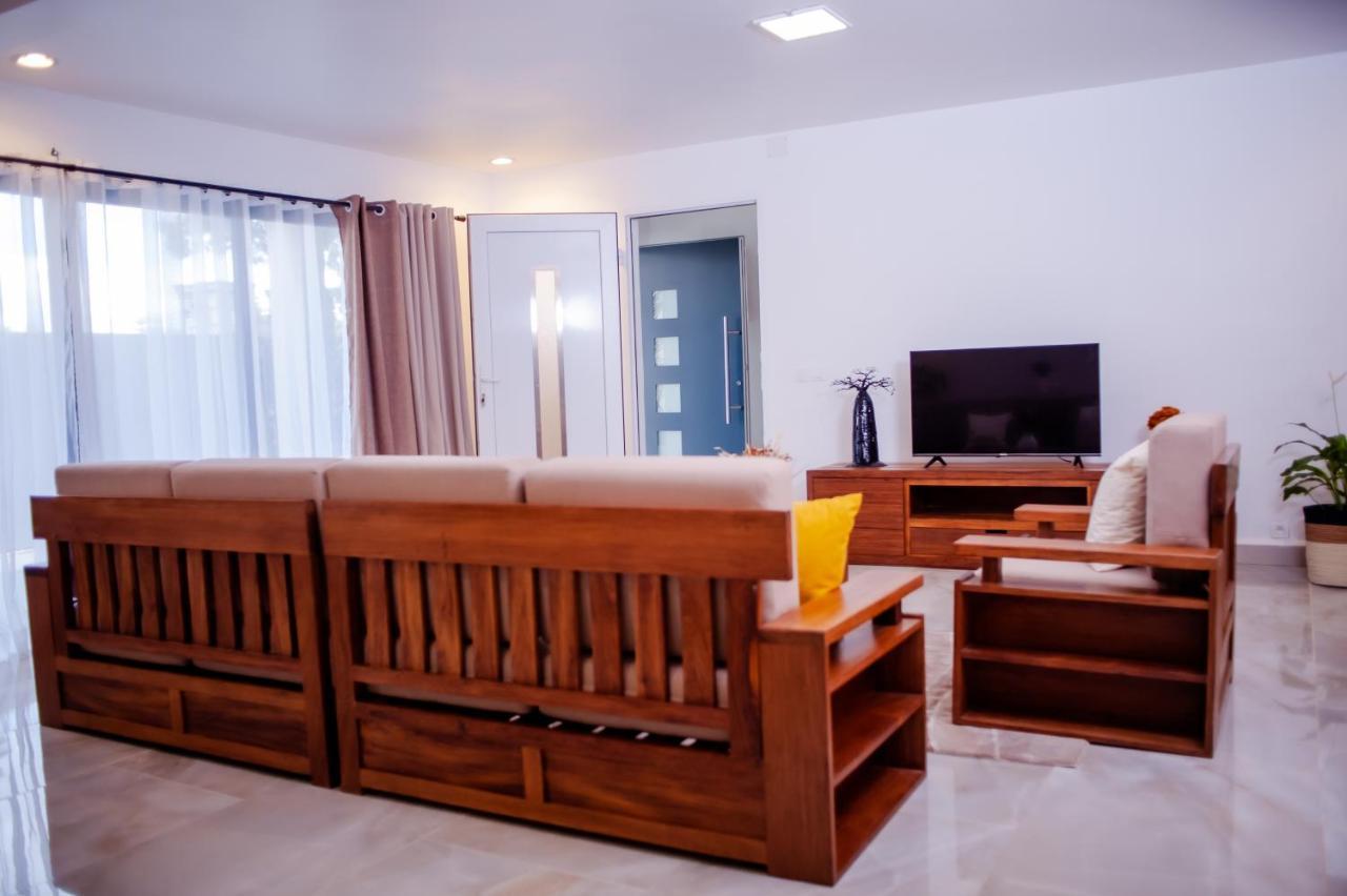 Ampifitia Guest House アンタナナリボ エクステリア 写真
